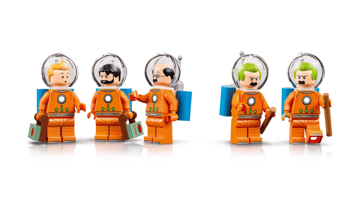 Five LEGO minifigures in orange spacesuits and bubble helmets: Tintin, Captain Haddock, Professor Calculus and the Thom(p)sons